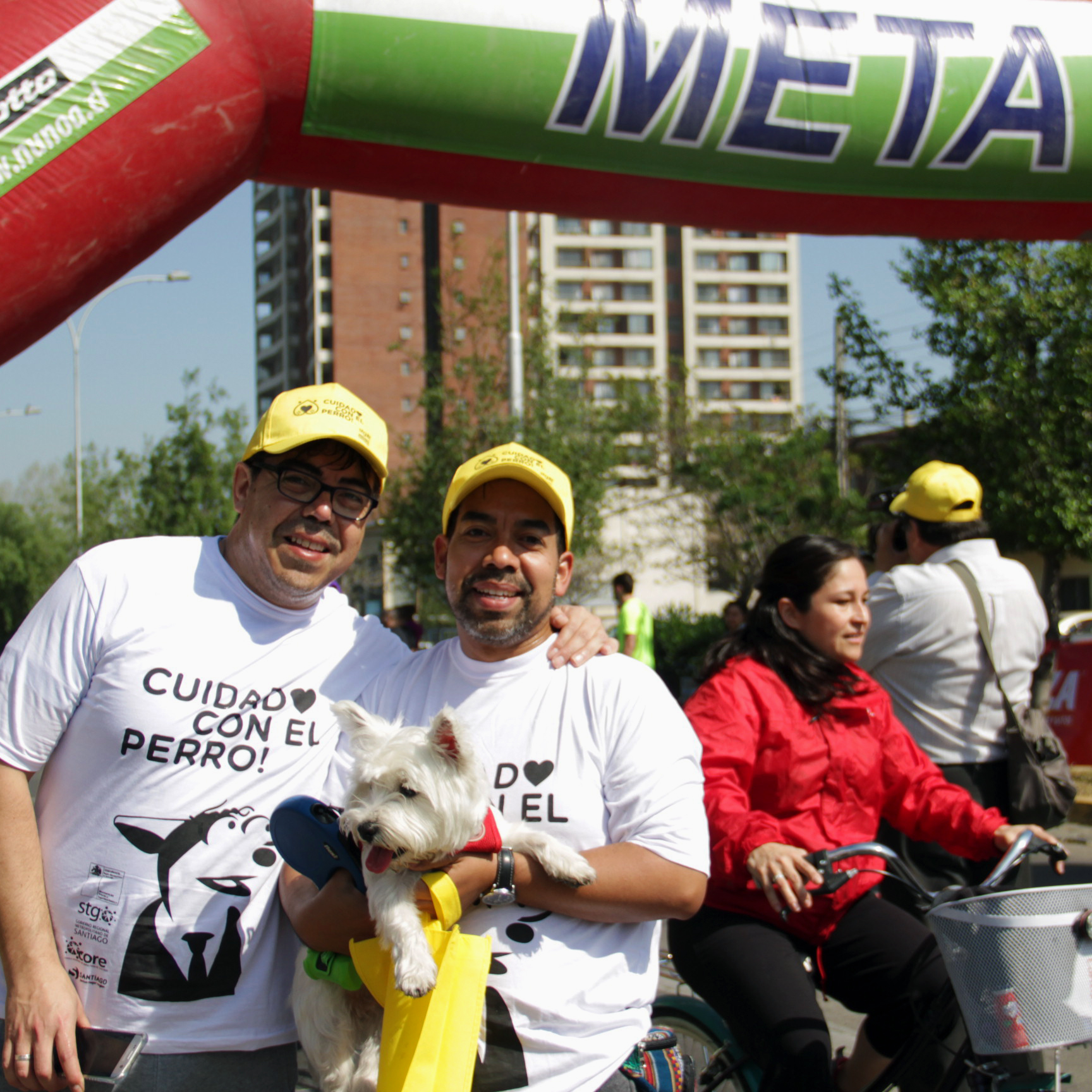 “Cuidado con el Perro” promueve esterilización y tenencia responsable en Corrida Familiar