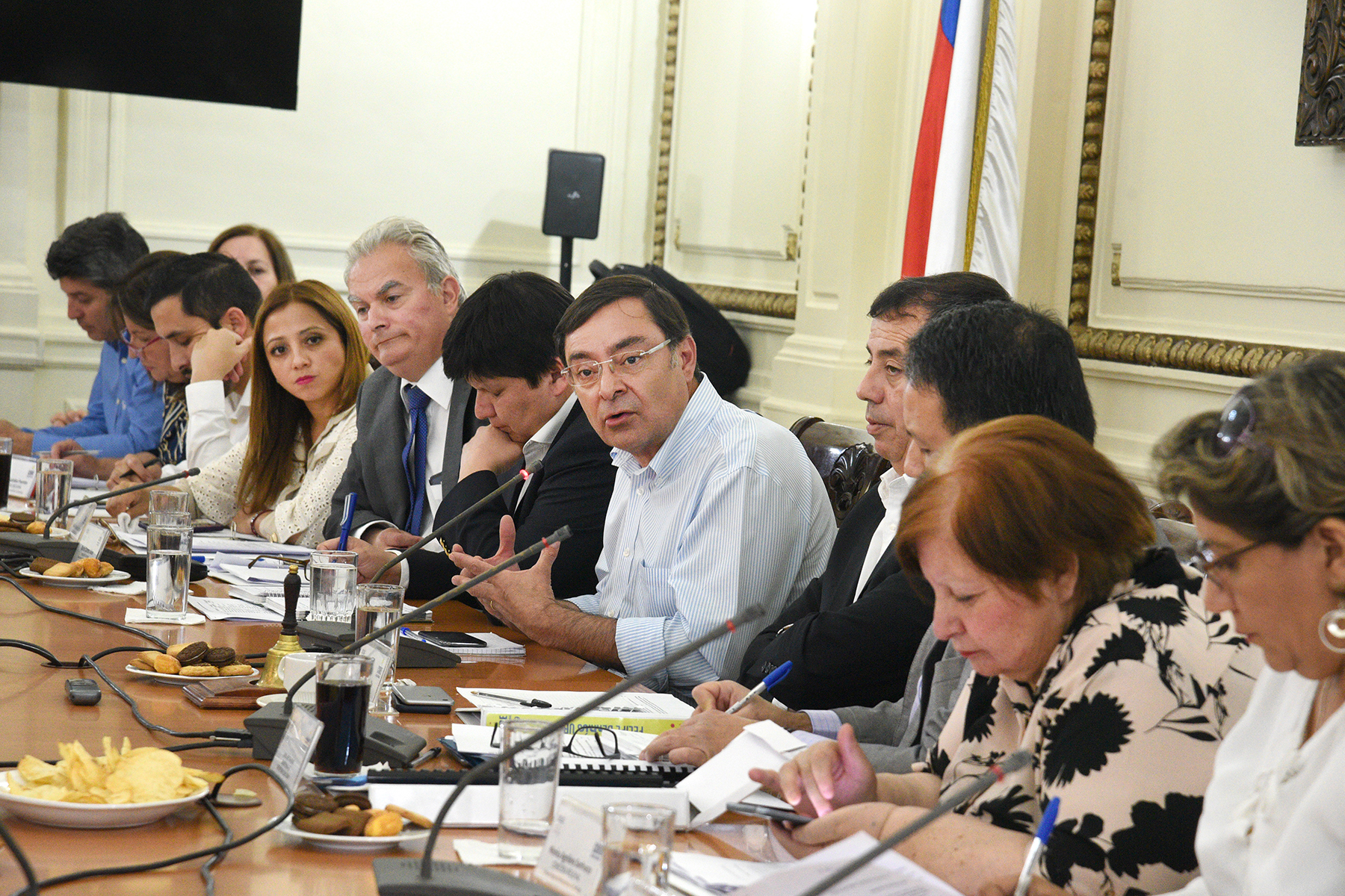 Intendente Felipe Guevara sostiene su primer encuentro con los miembros del Consejo Regional Metropolitano