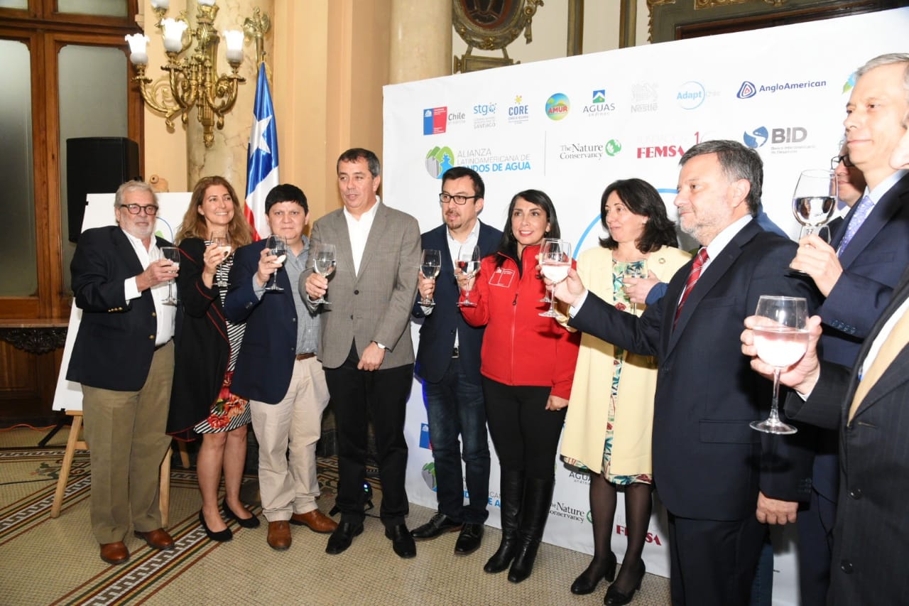Lanzan inédito acuerdo público-privado para proteger el agua de la cuenca del Río Maipo