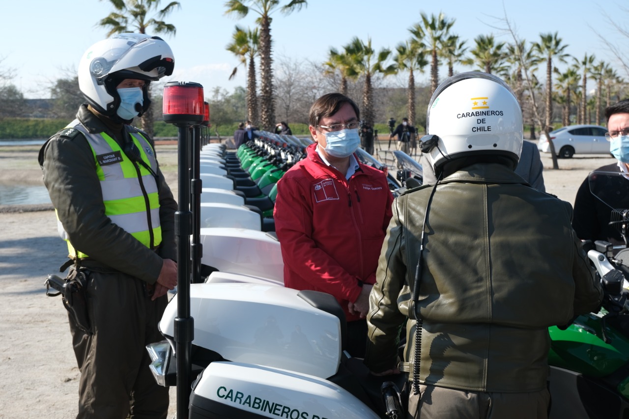 Gobierno Regional Metropolitano entrega 15 motocicletas a Carabineros para fiscalización de tránsito y combate a las “encerronas”