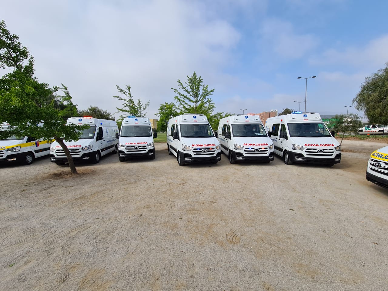 Gobierno Regional Metropolitano entrega 39 ambulancias a comunas rurales y de bajos recursos de la RM