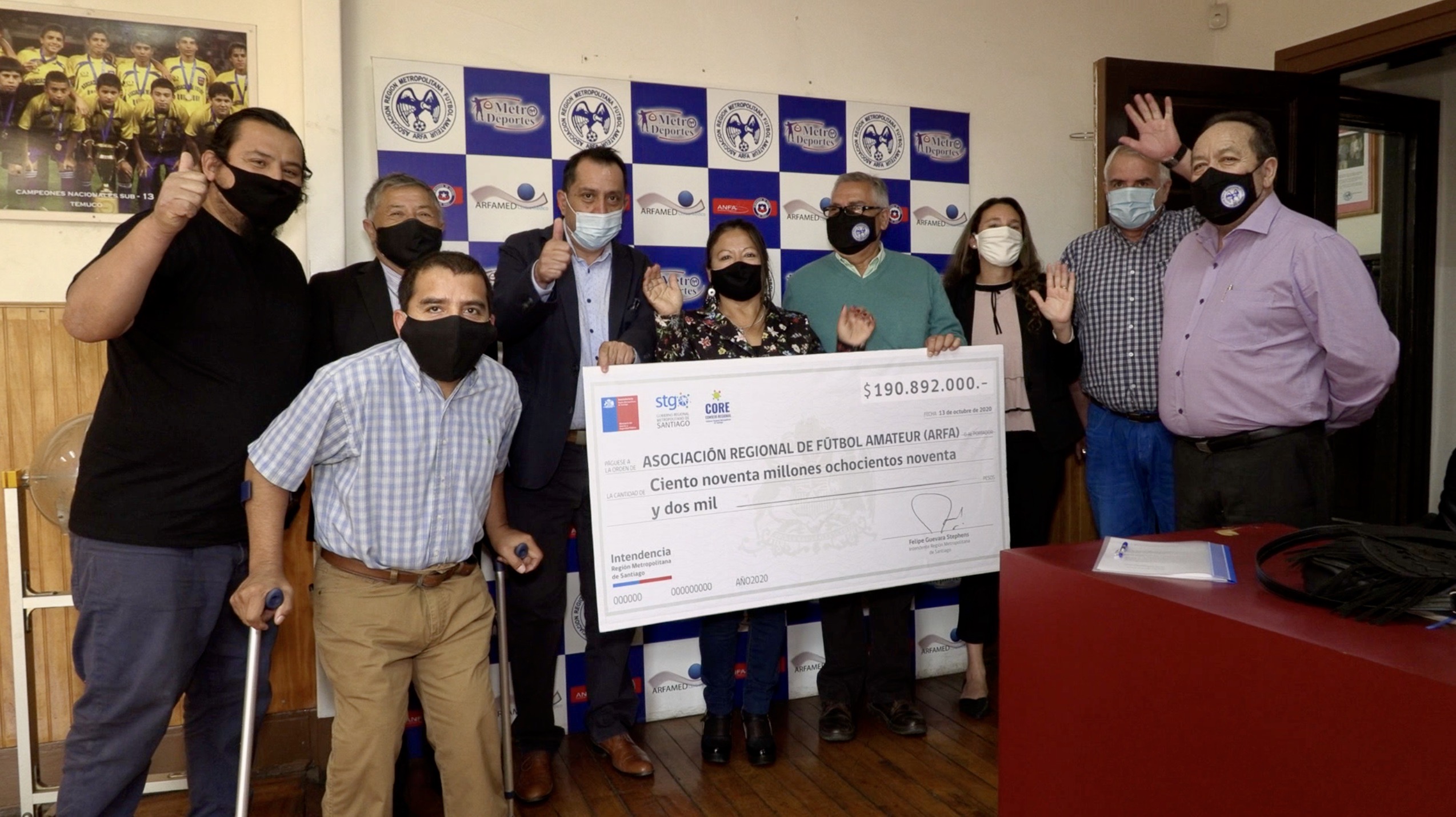 Entregan fondos para mejorar equipamiento de clínica de la Asociación Regional de Futbol Amateur