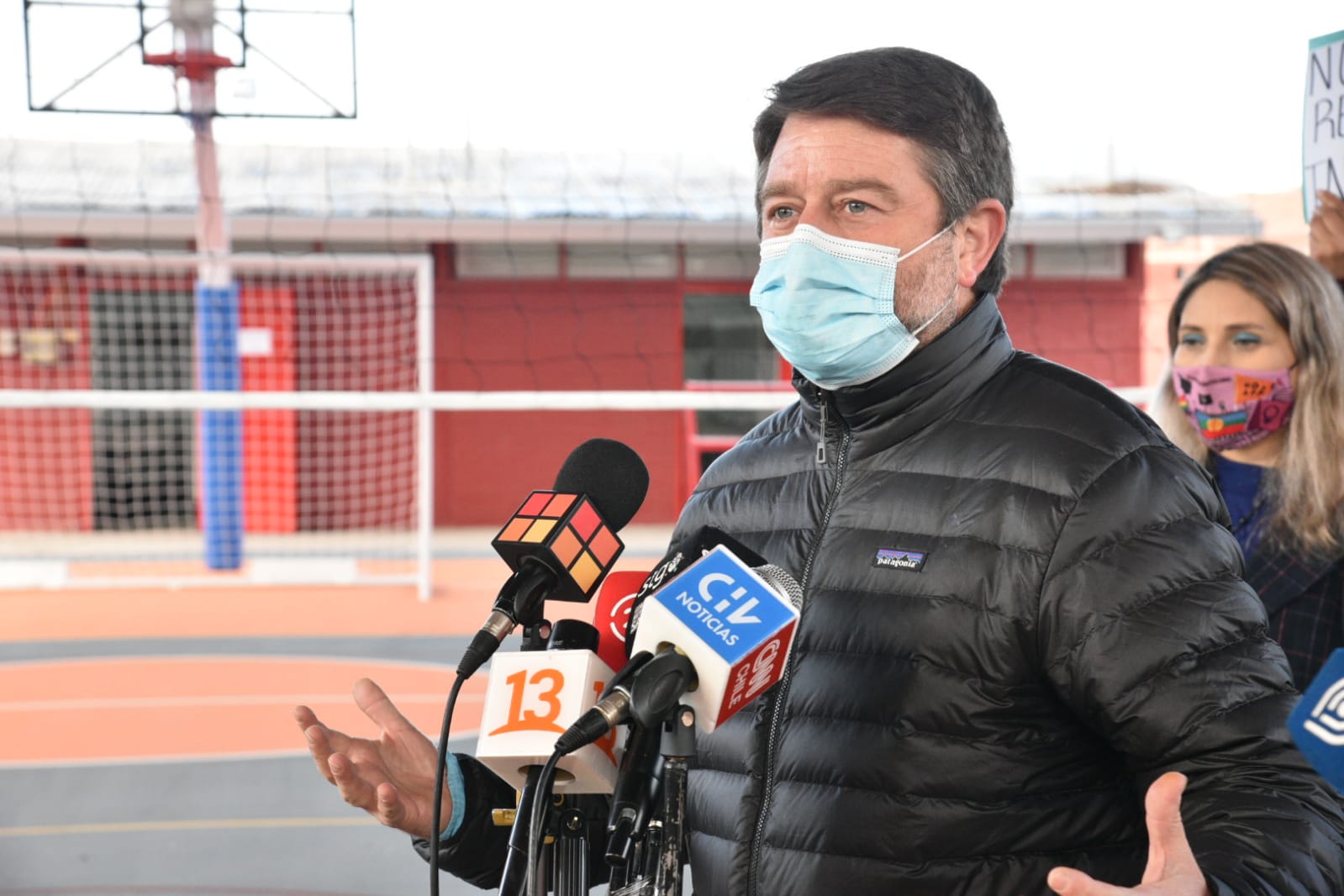 Gobernador de la RM supervisa regreso a clases presenciales junto al alcalde de Lo Prado