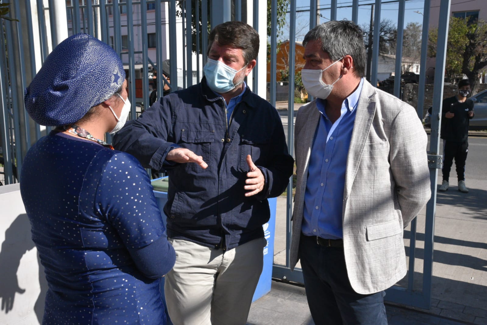 Gobernador entrega propuesta para cumplir meta de vacunación y acortar toque de queda