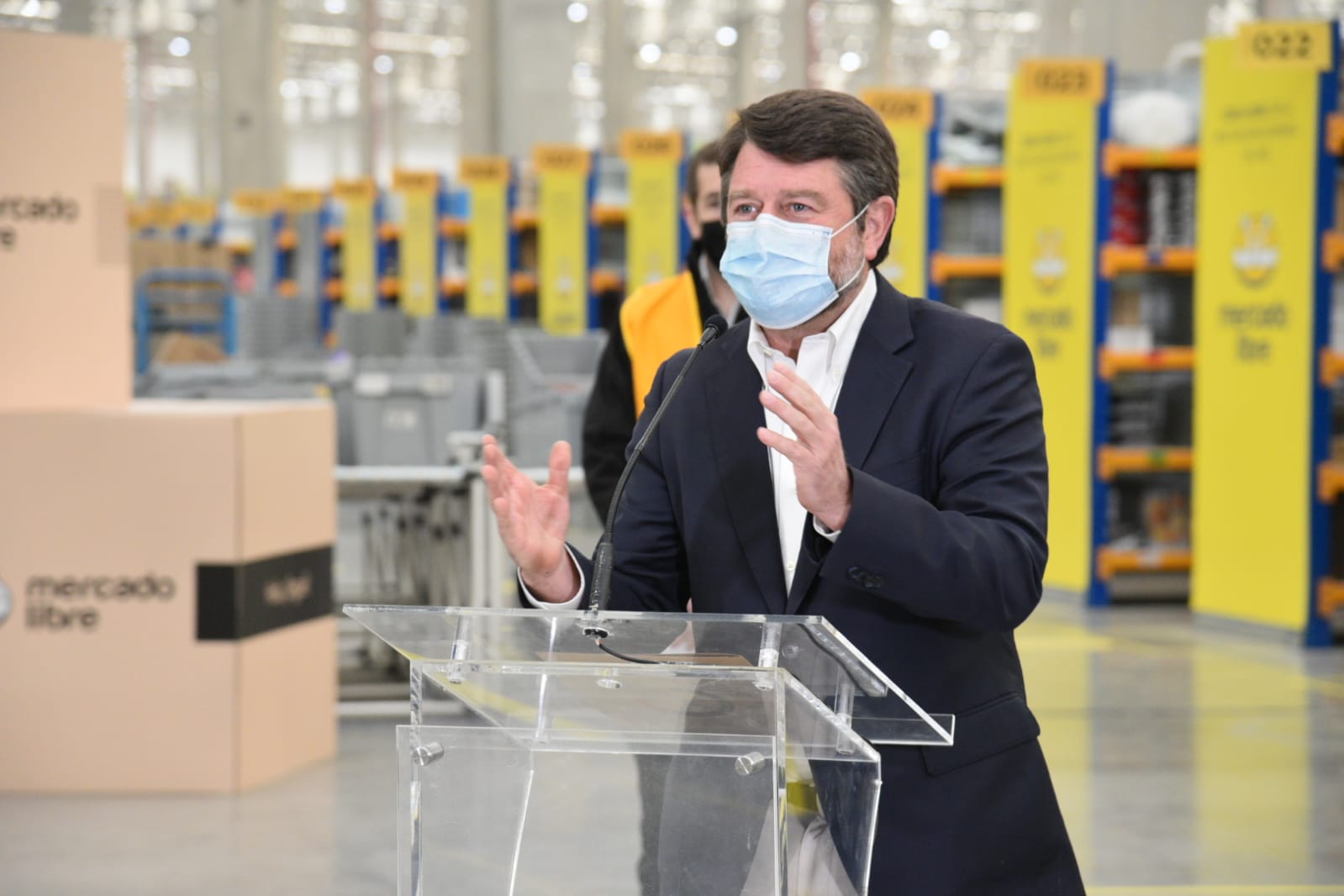 Gobernador de la RM participa en inauguración de nuevo centro de almacenamiento de Mercado Libre en Colina