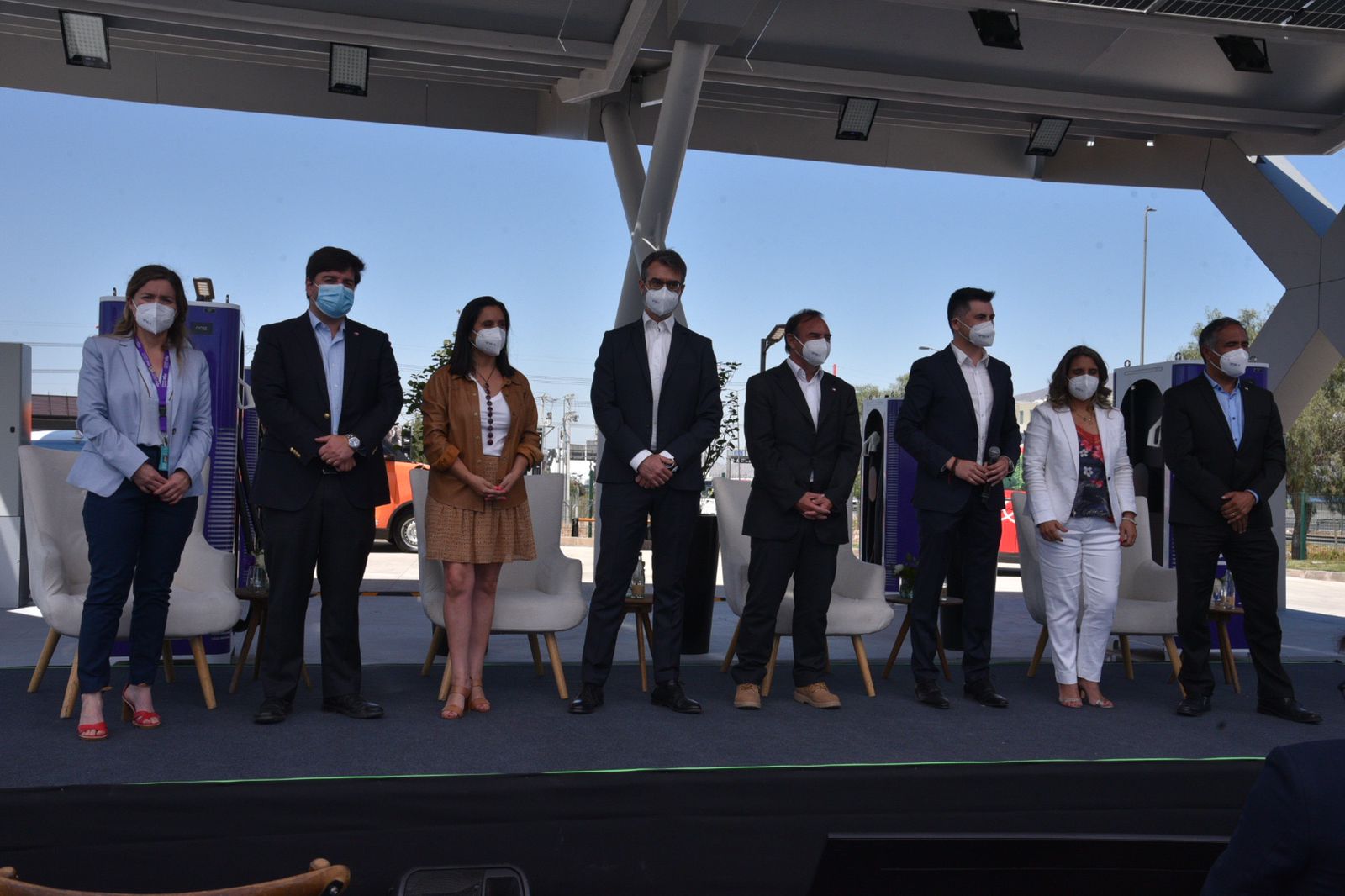 Gobernadora (s) participa en inauguración de primera electroestación de servicio