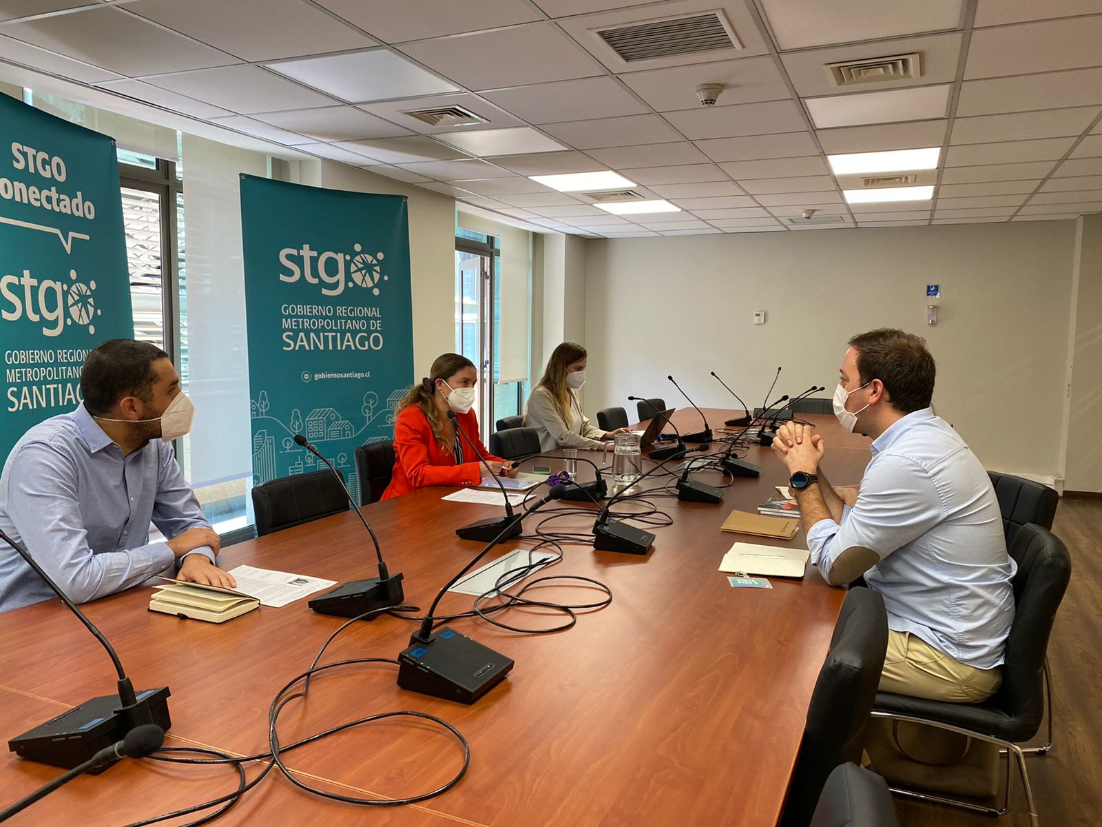 Gobernadora (s) sostiene reunión protocolar con representante del Banco Mundial