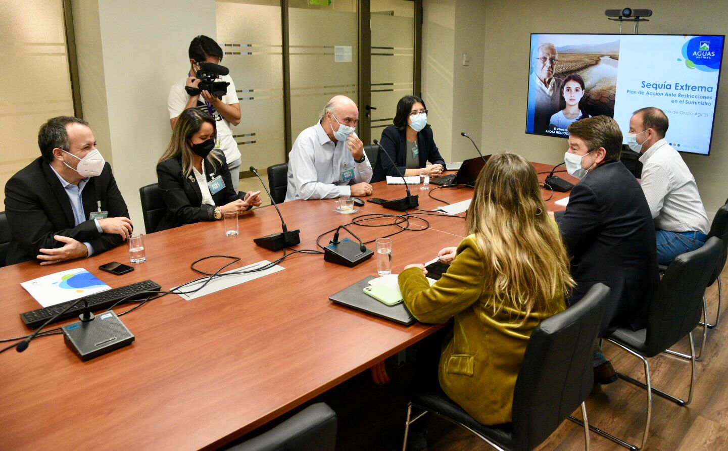 Gobernador busca aunar esfuerzos para hacer frente a la crisis hídrica que enfrenta la RM