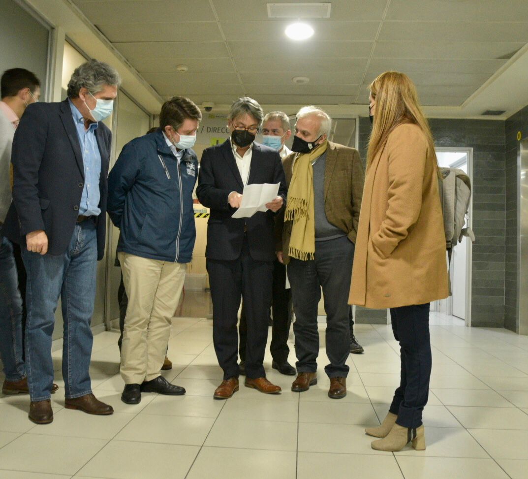 Gobernador Orrego visita y expresa total apoyo a trabajador de Metro tras altercado con ambulantes en estación Ñuñoa
