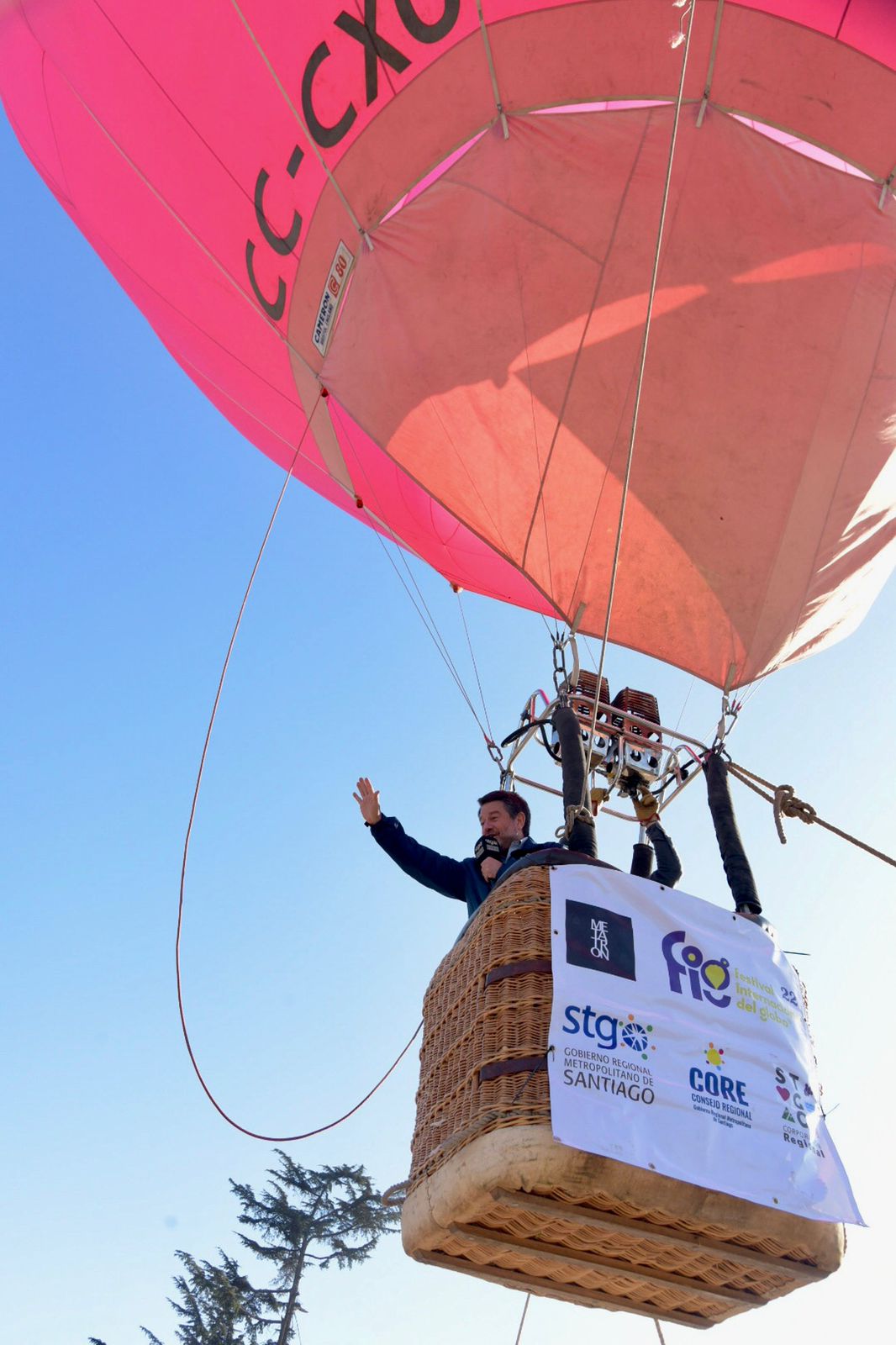 Gobernador Orrego anuncia primer Festival Internacional del Globo en la Región Metropolitana