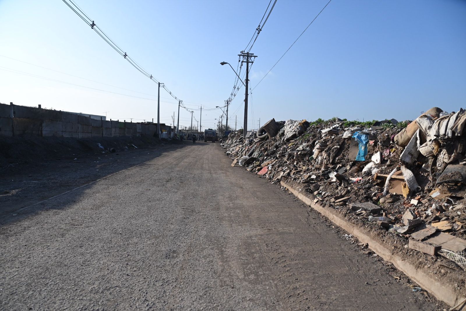 Más de 2.000 toneladas de basura fueron retiradas de vertedero ilegal en Maipú