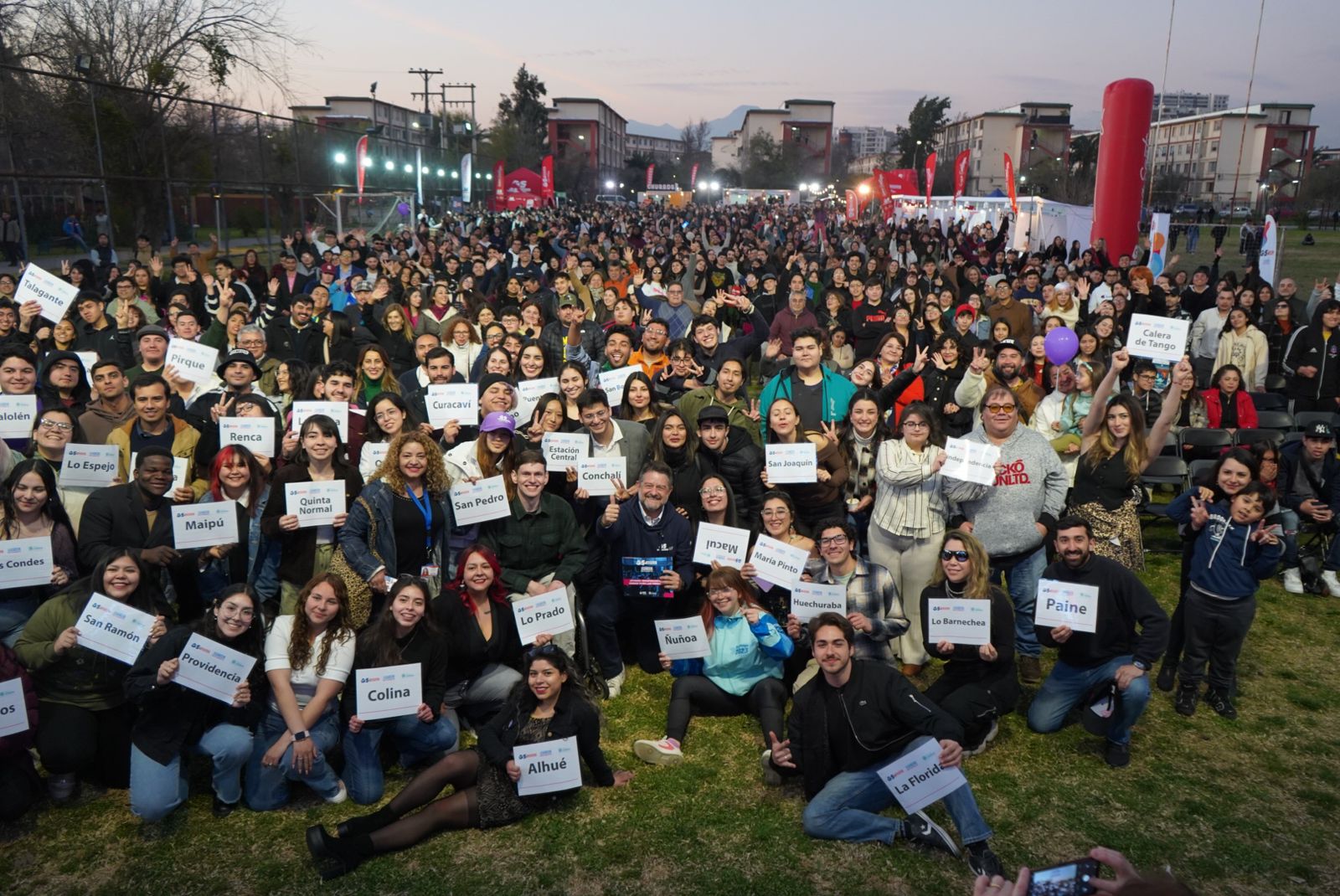 Más de 3 mil jóvenes de la Región Metropolitana se certificaron en liderazgo, innovación y participación ciudadana