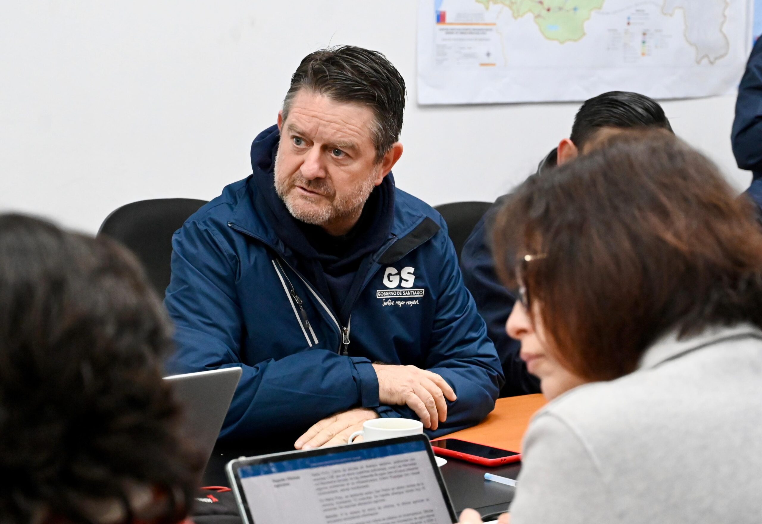 Gobernador de Santiago entrega nuevo balance de sistema frontal que afectó a la Región Metropolitana
