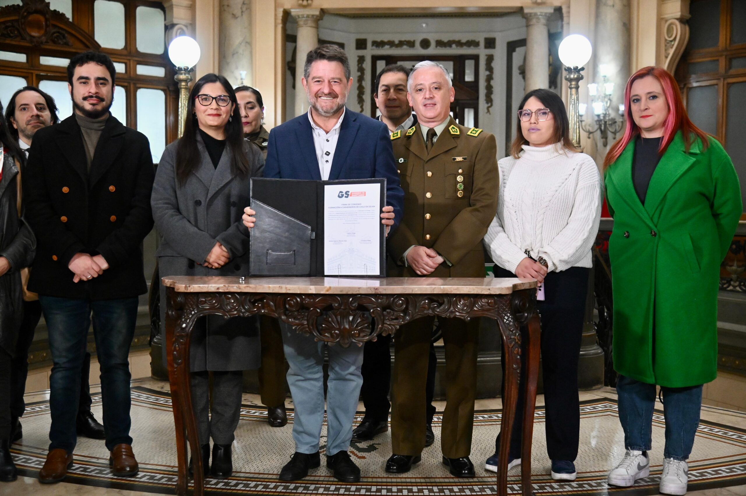 Gobierno de Santiago financia capacitación en Derechos Humanos para más de 200 carabineros de la Región Metropolitana 