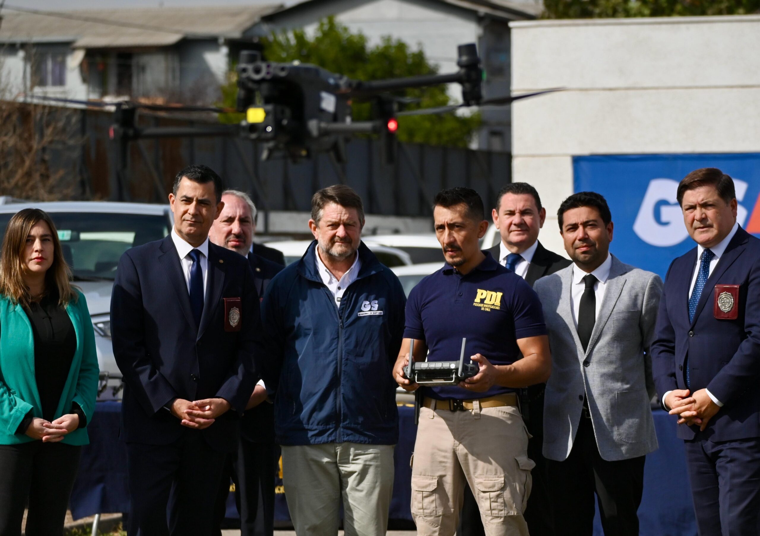 Gobierno de Santiago entrega drones de alta tecnología a la PDI para combatir el crimen organizado 