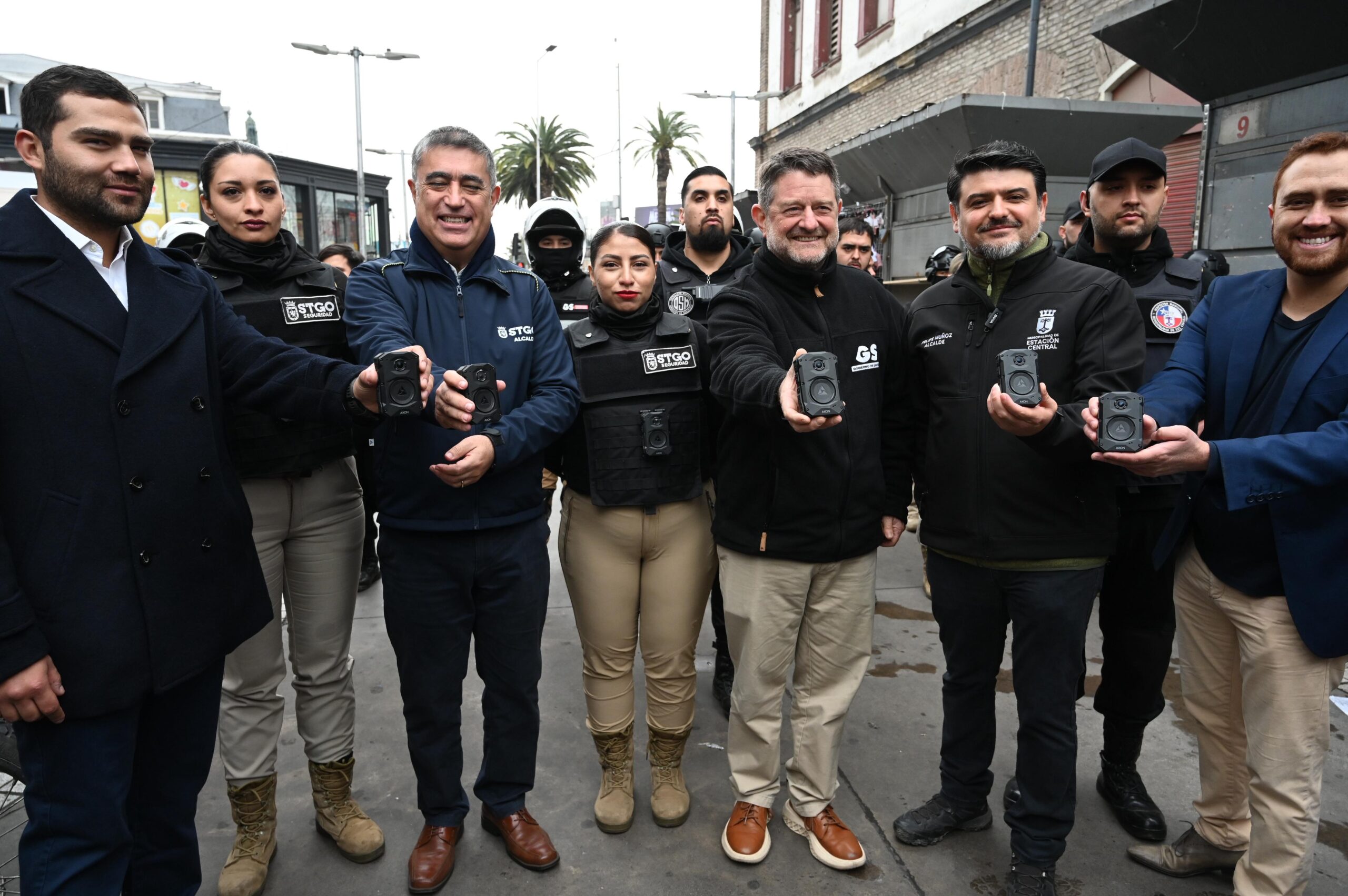 Gobierno de Santiago entrega cámaras corporales a inspectores municipales en Santiago y Estación Central 